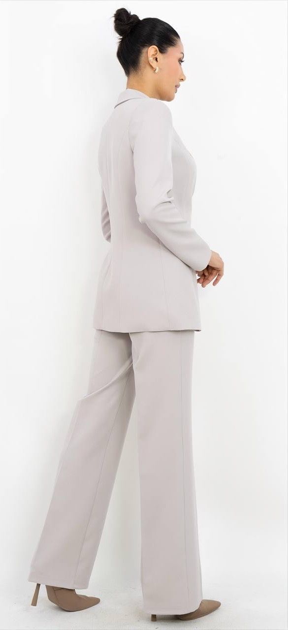 Broş Detaylı V Yaka Takım Elbise 6