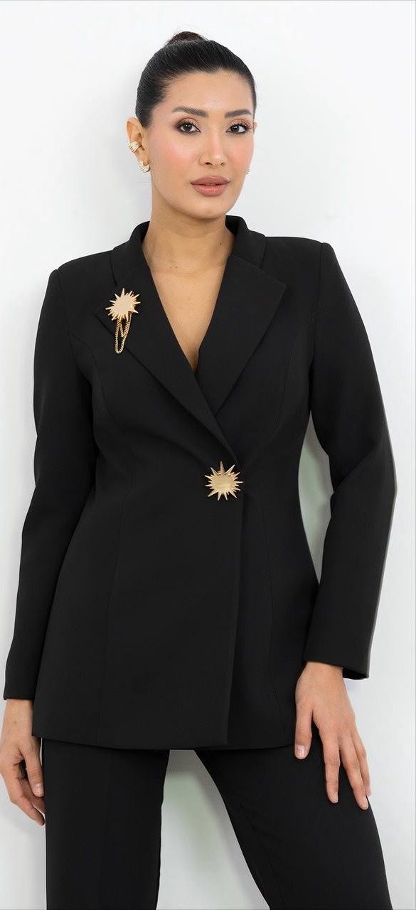 Broş Detaylı V Yaka Takım Elbise 7