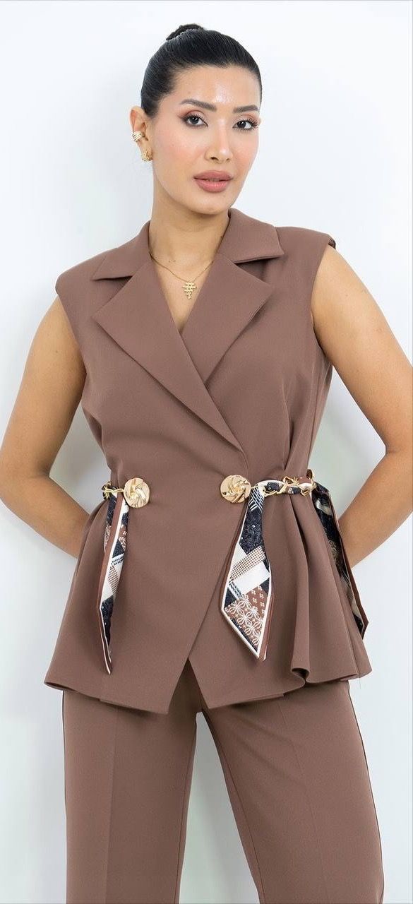 Kemer Detaylı V Yaka Takım Elbise 2