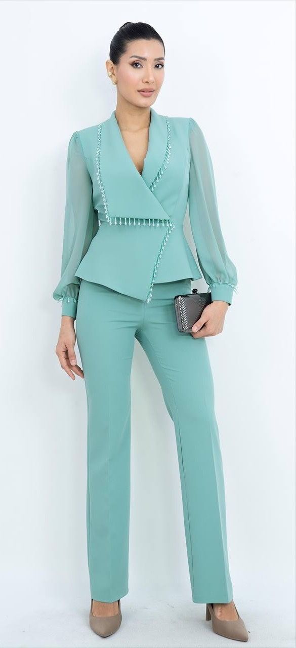 Tül Detaylı V Yaka Takım Elbise