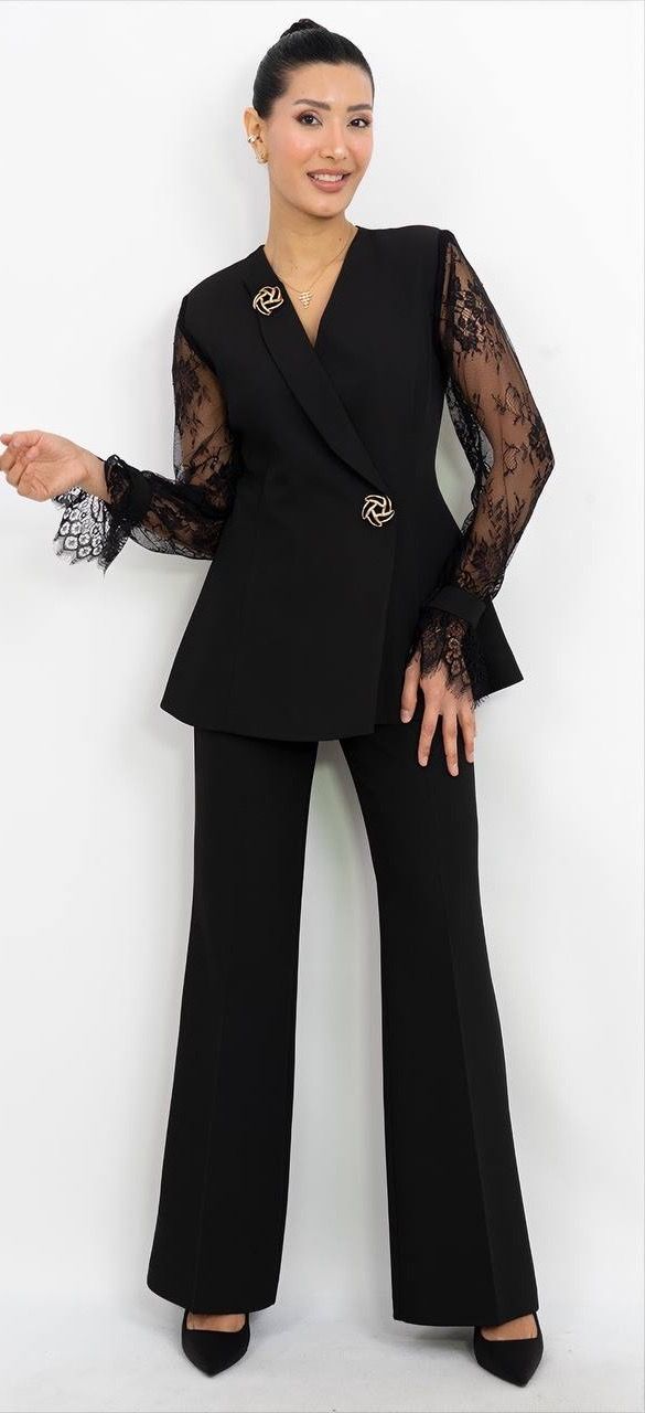 Tül Detaylı V Yaka Takım Elbise