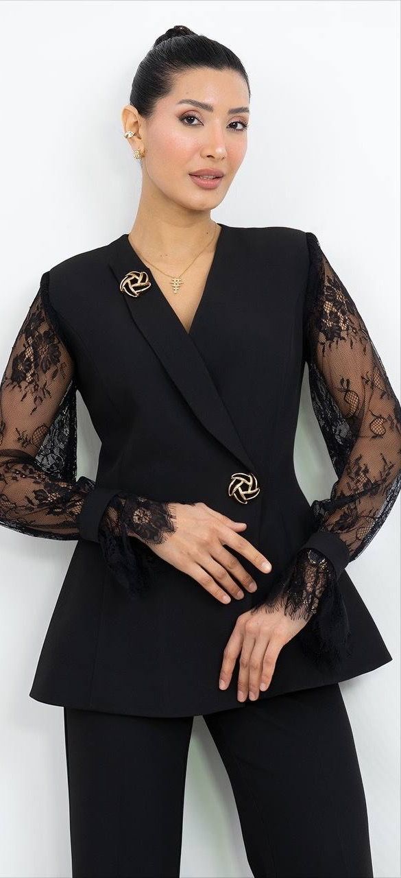 Tül Detaylı V Yaka Takım Elbise 2